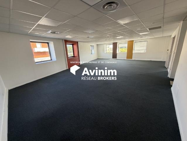 Bureau prestigieux de 206 m2 en location L'Isle Jourdain, Occitanie
