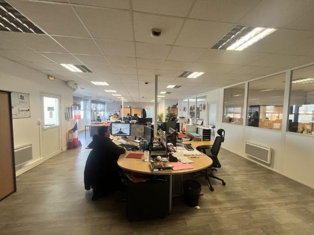 Bureau prestigieux de 225 m2 en location Dury, France