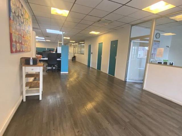 Bureau prestigieux de 230 m2 en location Montreuil, France