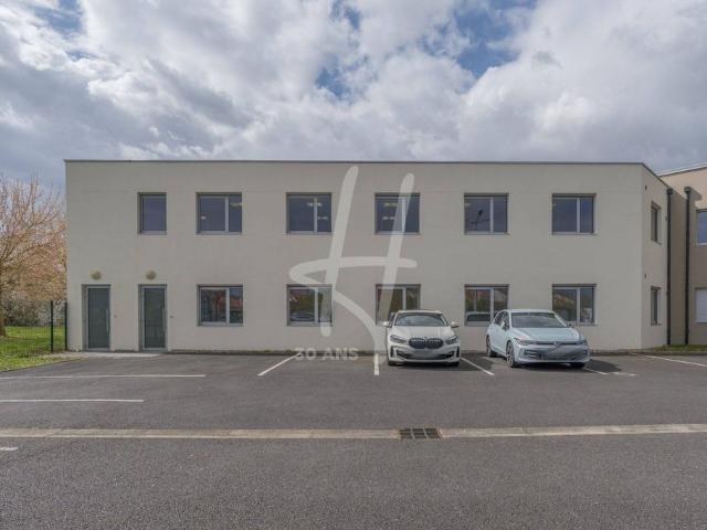 Bureau prestigieux de 531 m2 en location Ennery, Grand Est
