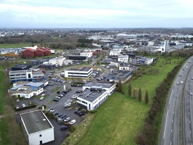 Bureau prestigieux de 566 m2 en location Brech, Bretagne