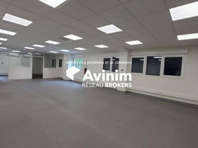 Bureau prestigieux de 586 m2 en vente Archamps, France