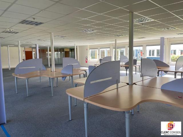 Bureau prestigieux de 621 m2 en location Louviers, Normandie
