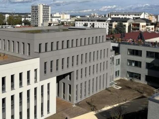 Bureau prestigieux de 7156 m2 en location Villeurbanne, Auvergne Rhône Alpes