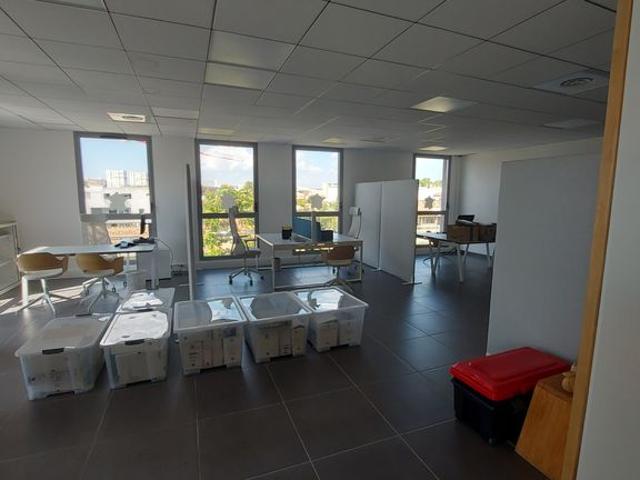 Bureau prestigieux de 88 m2 en location Nîmes, Occitanie