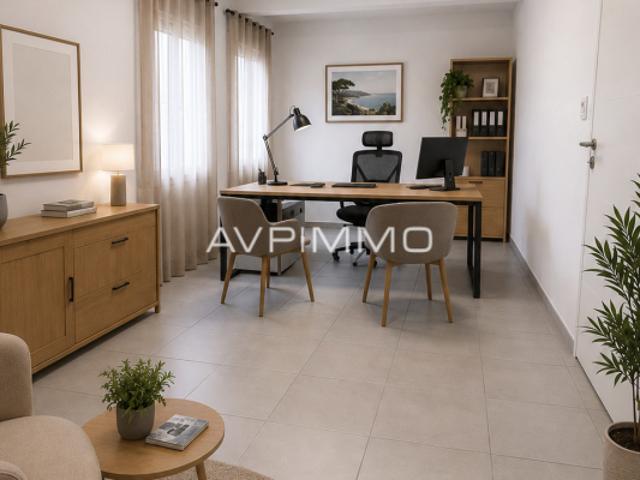 Bureau professionnel à vendre Saint Cyr sur Mer Centre vil