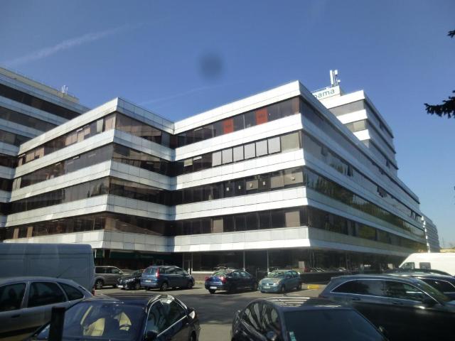 bureau rénové de 115 m2 à vendre à Cergy au prix de 156000 euros