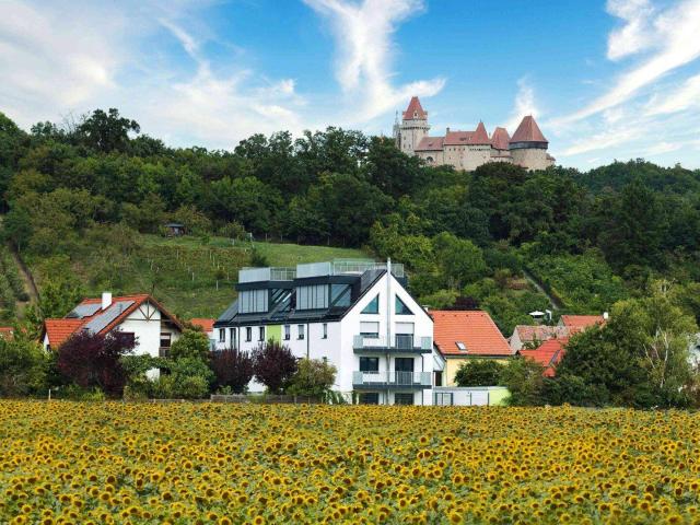 Burg Kreuzenstein / Erstbezug mit begehbarem Flachdach nahe Wien