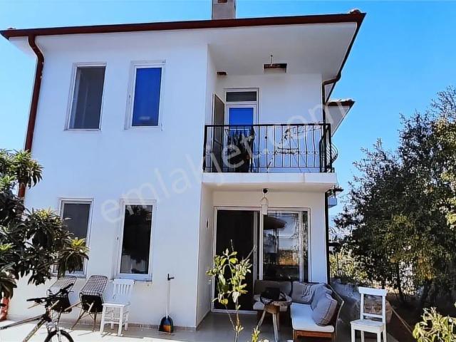 Burgaz Mevkinde Plaja 950 M Mesafede Site İçinde 3+1 Villa