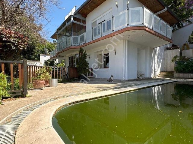 Burgazada Yüzme Havuzlu Full Mobilyalı Kiralık