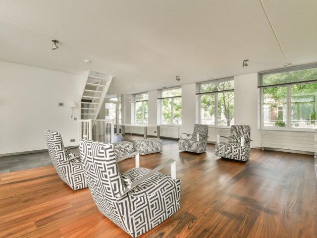 Burgemeester de Monchyplein 10, Beneden + bovenwoning in Den Haag Verra Makelaars