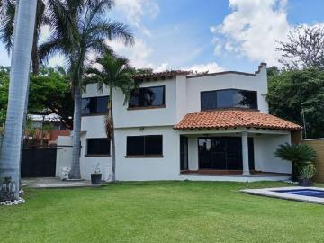 BURGOS RESIDENCIA CON DOBLE SEGURIDAD DE TRES RECAMARAS JARDIN ALBERCA Y TOBOGAN