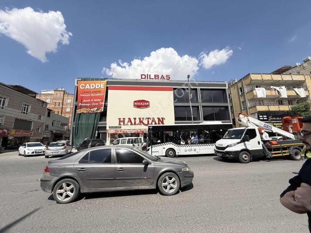 Burhan Kılınç'dan İşlek Cadde Üzeri Kiralık Dükkan 3 Katlı
