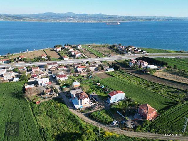 BURHANLI DA KÖY İÇİ İMARLI KÖŞE PARSEL