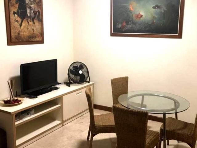 Burlington Square Apartment Room Rental, $1,800, 1 Bed 130 sqft $13.85 psf