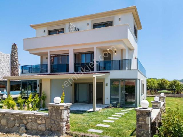Bürmen'den Urla Gülbahçe'de Yeni Triplex Villa