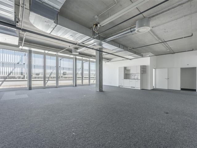 Büro mit sonniger Terrasse