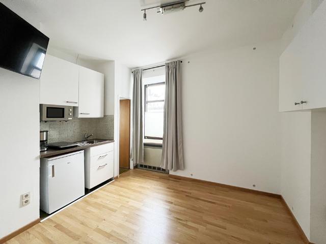 BÜRO, kleines ATELIER / GEWERBERAUM in zentraler Lage