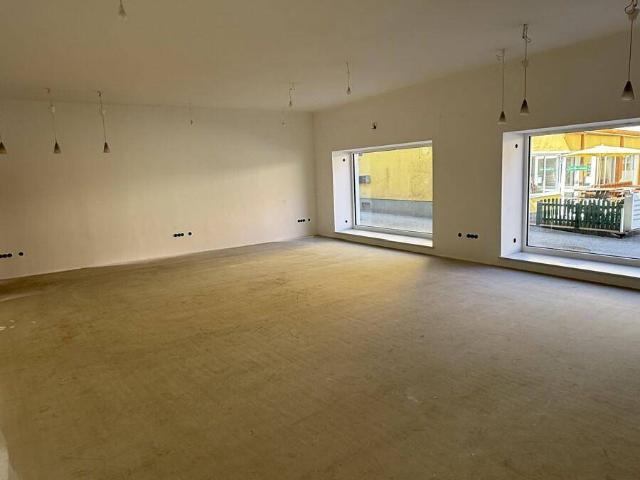 BÜRO UND GESCHÄFTSRÄUMLICHKEITEN IN SIERNING