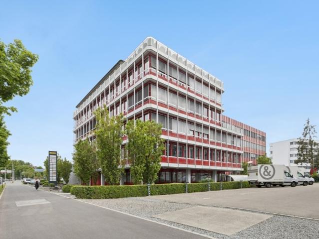 Bürofläche zu vermieten – in Dübendorf