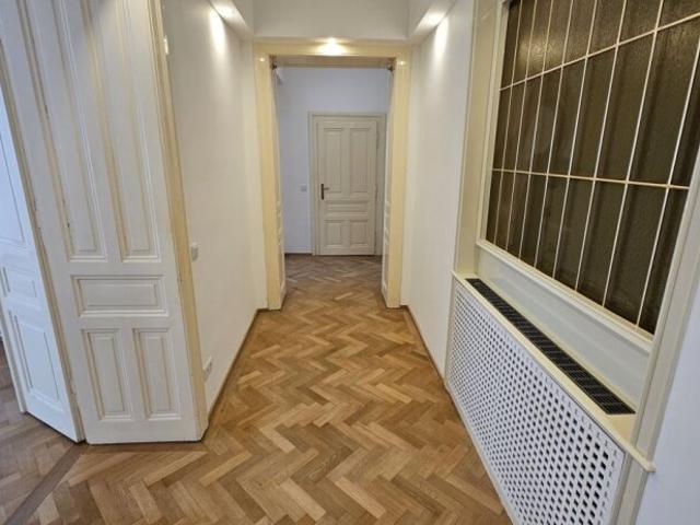 Büro/Ordination mit 5 Zimmern in der Fußgängerzone