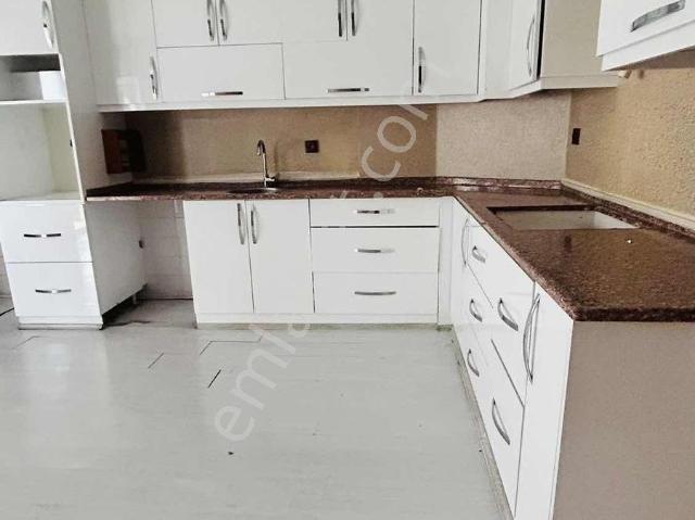 Bursa Caddesinde Kiralık 3+1 150 M2 Daıre