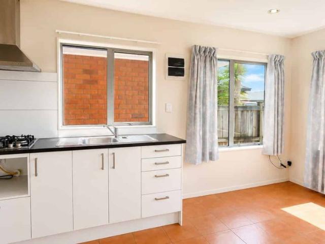 BURSWOOD, 2 BEDROOMS