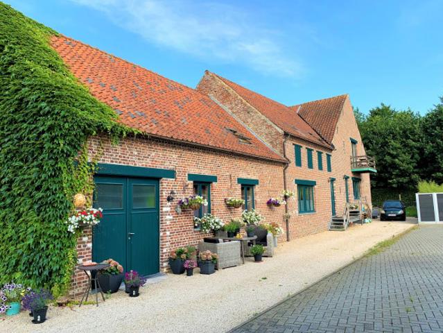 BURST Interessante opbrengsteigendom van zeven units