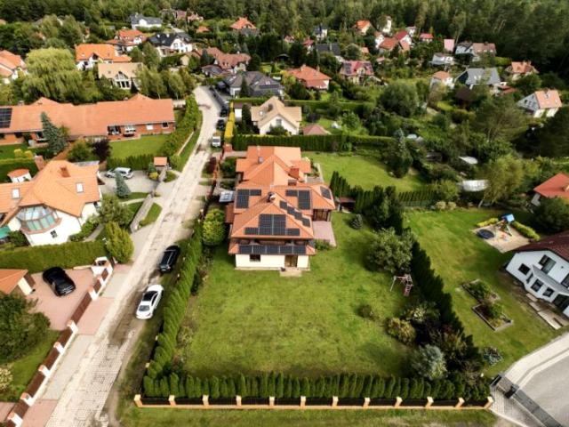 Bursztynowa 261 m², Otomin