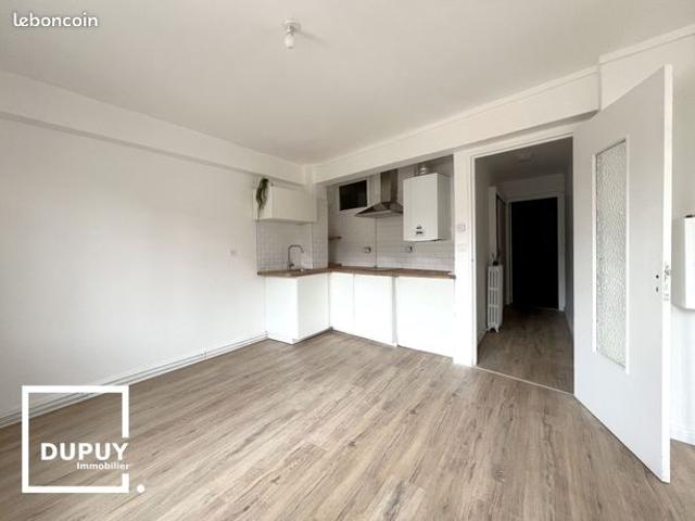 Busca / Palais de Justice T3 de 45 m² Rénové