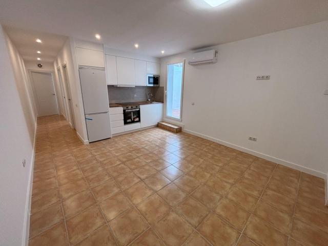 Buscas una planta baja reformada a estrenar con patio y lista para disfrutar desde el primer día?