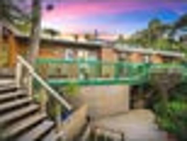 Bushside Bliss Stylish Living Prime Location!