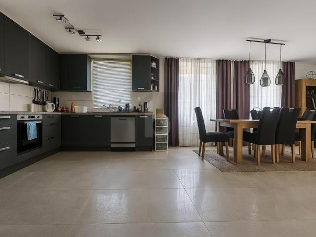 Business with 20 rooms on sale in Bex Ref 1410 | dreamo. Ch
