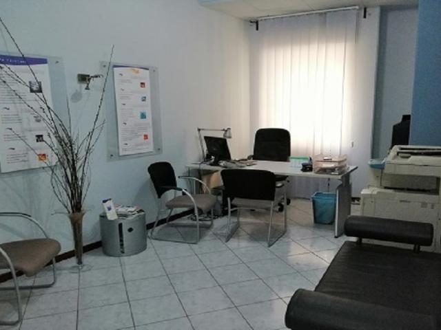 Business center with meeting rooms and 24 hour access