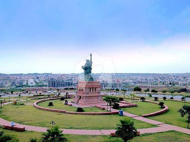 Business District North Main Boulevard Plot Back Open Near New Head Office Bahria Town 120 Feet Height Approved