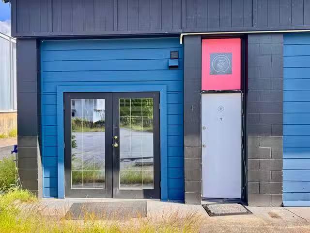 Business for lease in Gibsons, Sunshine Coast, 1 626 Shaw Road.