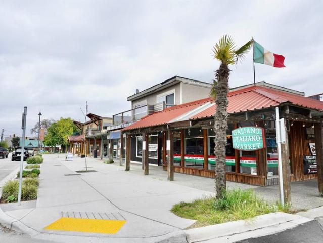 Business for lease in Sechelt District, Sechelt, Sunshine Coas.