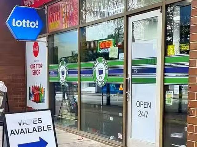 Business for sale in Vancouver, Vancouver West, 780 Nelson Str.