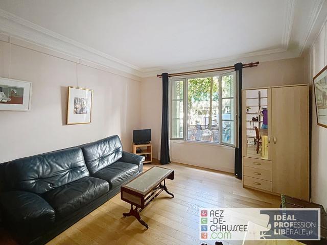 BUTTE MONTMARTRE STUDIO EN RDC
