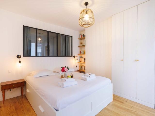 Buttes Chaumont Bright and lovely 1 BR apartment, Paris Amsterdam Apartments for Rent