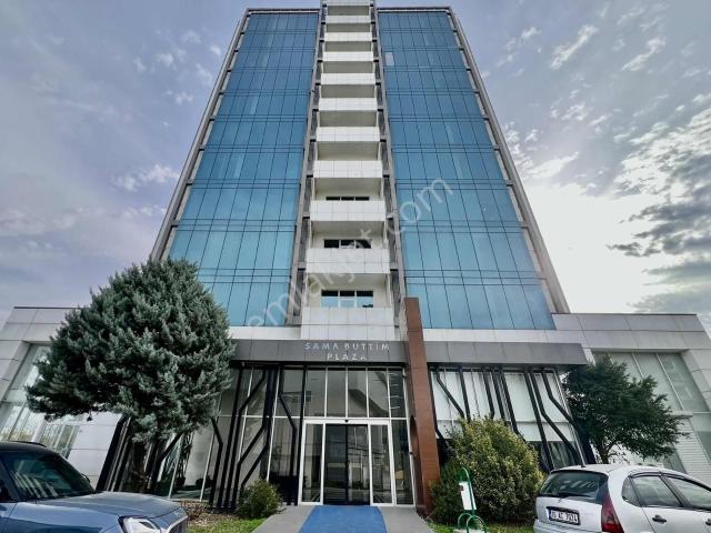 Buttim'e Komşu Sama Plaza'da Teraslı Ofis