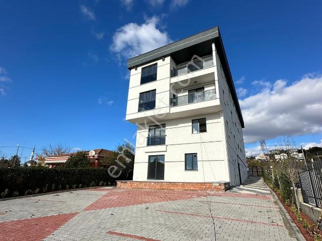 Büyükçekmece Celaliye'de 3 Cepheli 2+1 Daire