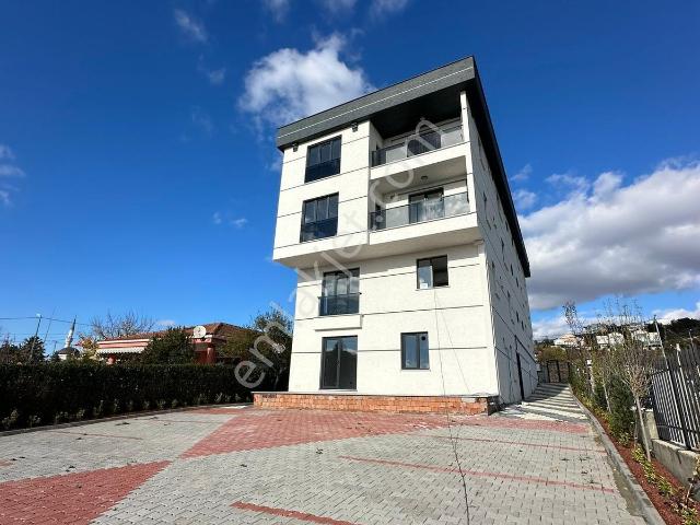 Büyükçekmece Celaliyede Üç Cephe Gören Yüksek Giriş 2+1 Daire