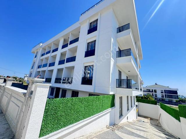 Büyükçekmece Celaliye'de Sıfır 3+1 Giriş Kat / Bahçe Kullanımlı