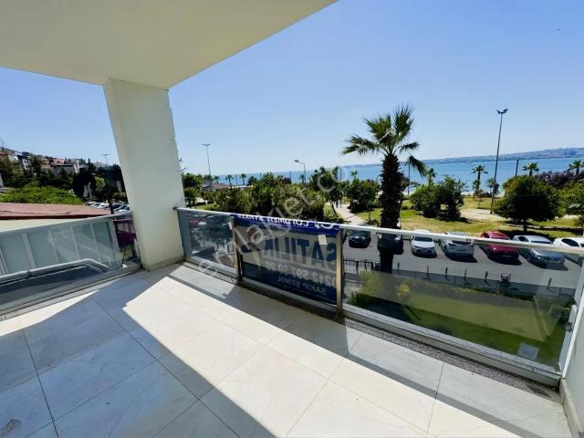 Büyükçekmece Albatros Kordonboyu Nda Denize Sıfır Satılık Daire