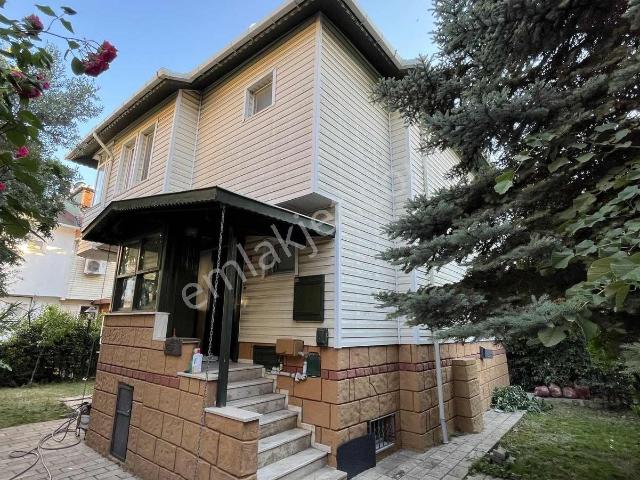Büyükçekmece Güzelkent Hukukçular Sitesinde Satılık 4+2 Villa