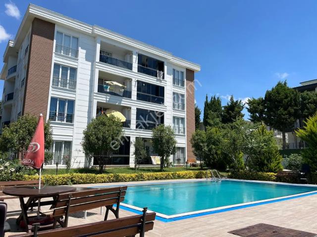 Büyükçekmece De Kiralık Daire 3+1 Havuz Ve Deniz Manzaralı Site