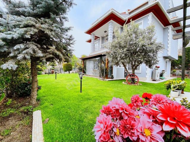 Büyükçekmece Ekşioğlu Yakamoz Sitesi Satılık 5+2 Müstakil Villa