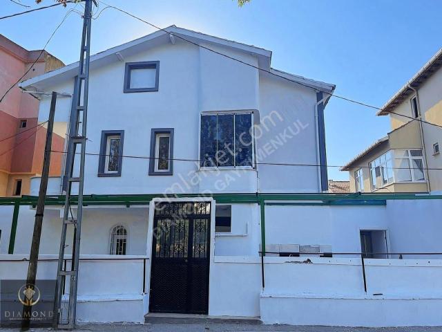 Büyükçekmece Kamiloba Da 6+3 Satılık 3 Katlı Müstakil Ev