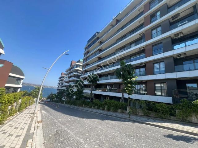 Büyükçekmece Marina 24 Sitesinde Deniz Manzaralı 3+1 Dubleks